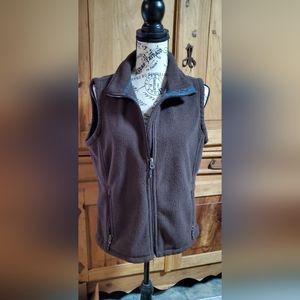 Port authority core soft shell vest in dark brown size medium with pockets.